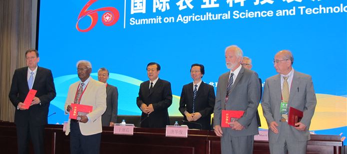 CABI scientist receives the International Friends Award from the Chinese Academy of Agricultural Sciences